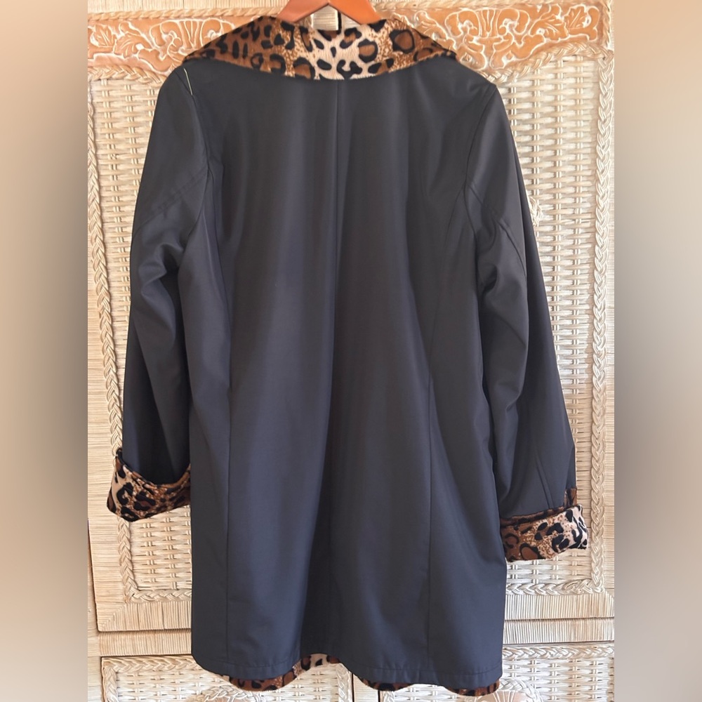 Dennis Basso Reversible Black/Leopard Print Coat - Picture 4 of 10